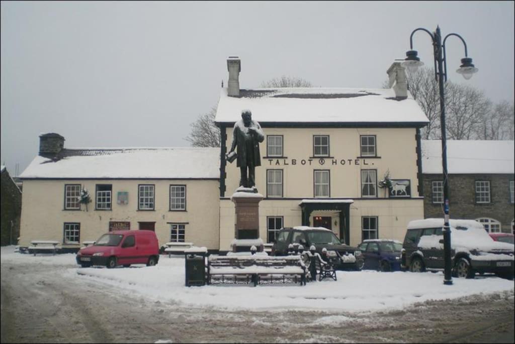 Yr Hen Efail - Old Smithy Tregaron Exterior foto